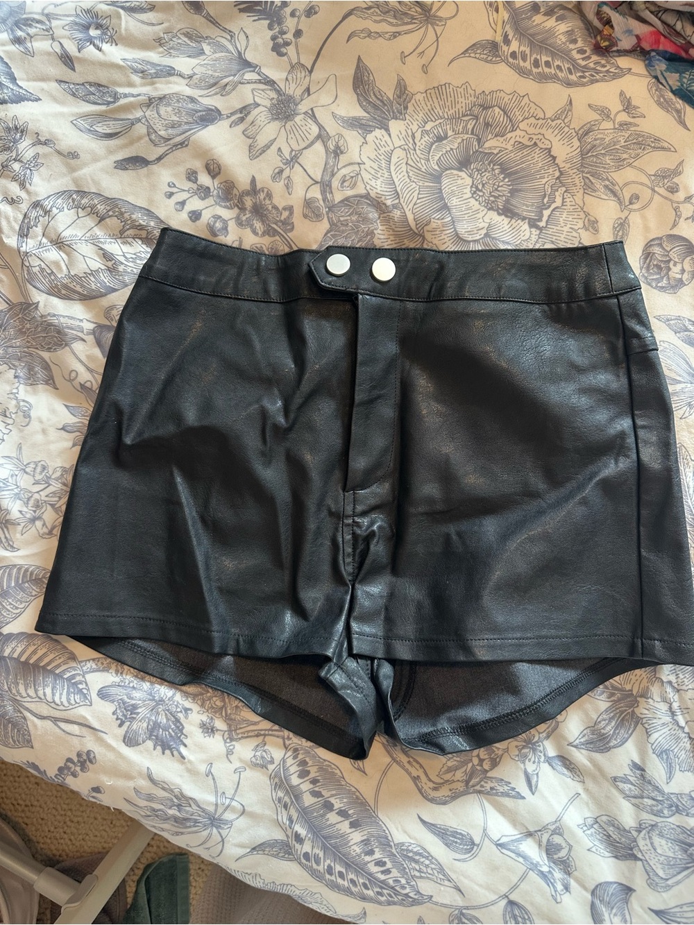 Superdown Black Faux Leather Women’s Shorts